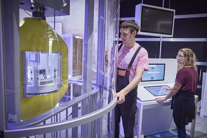 Der Fallturm ermöglicht Experimente mit der Schwerelosigkeit für jedermann.