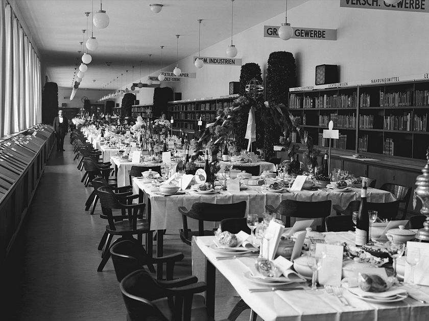 Es ist angerichtet. Festmahl Bibliothekseröffnung