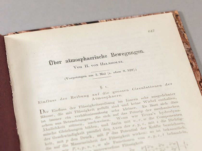 Helmholtz war einer der bekanntesten deutschen Physiker. Titelblatt eines Aufsatzes von Hermann von Helmholtz