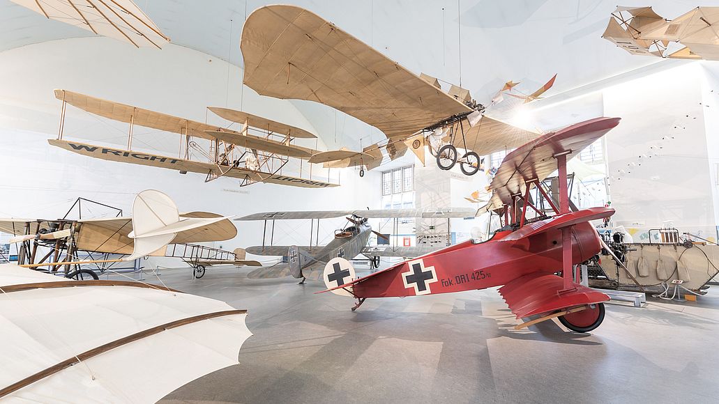 Blick in Ausstellung Historische Luftfahrt.