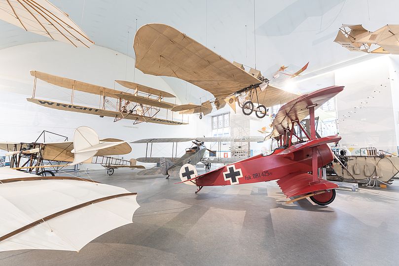 Blick in Ausstellung Historische Luftfahrt.