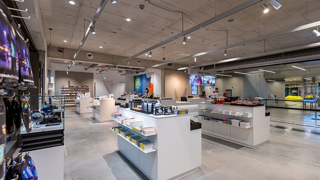 Der Museumsshop im Zukunftsmuseum. 