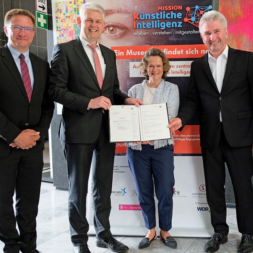 Übergabe Zuwendungsbescheid NRW für Forum KI