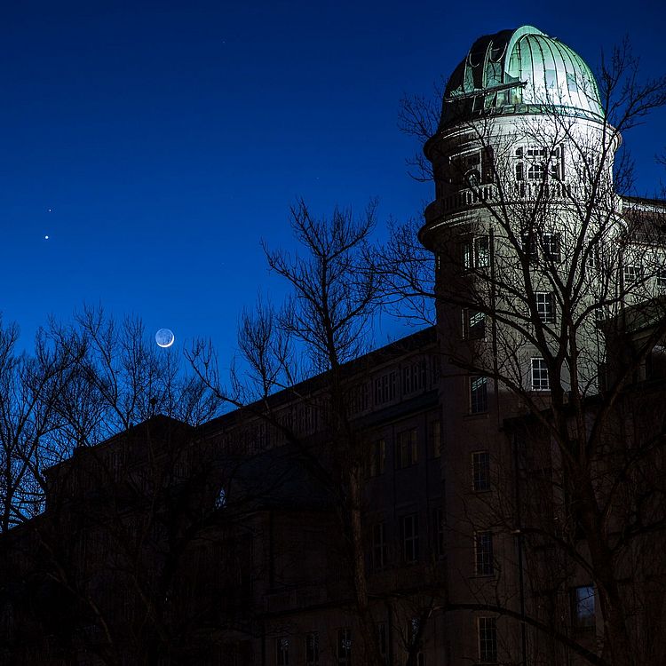 Mond über Deutschem Museum.