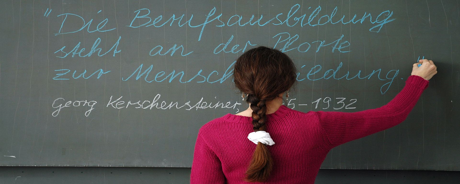 Fortbildungen_Kerschensteiner_Schriftzug_DSC_0056.jpg Schriftzug Kerschensteiner auf Schultafel