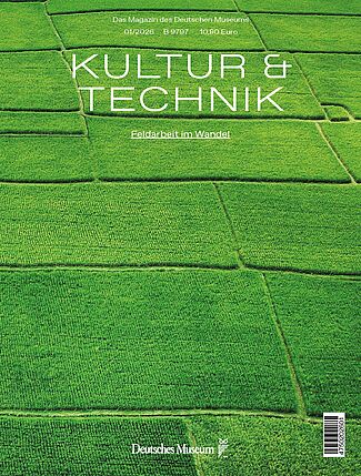 Eine grüne Wiese zieht sich über das ganze Bild. Oben steht "Kultur und Technik. Feldarbeit im Wandel"