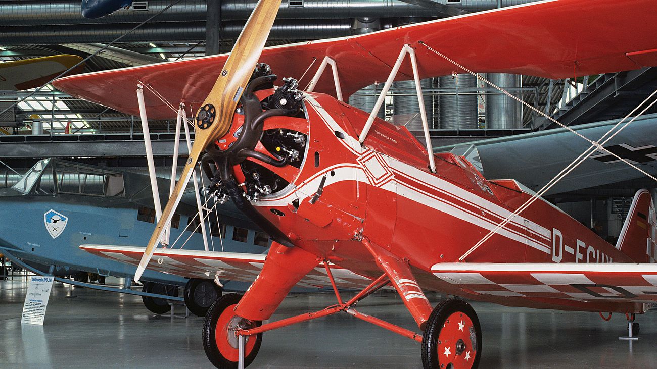 Militärflugzeug Focke-Wulf Fw 44 J Stieglitz in der Flugwerft Schleißheim.