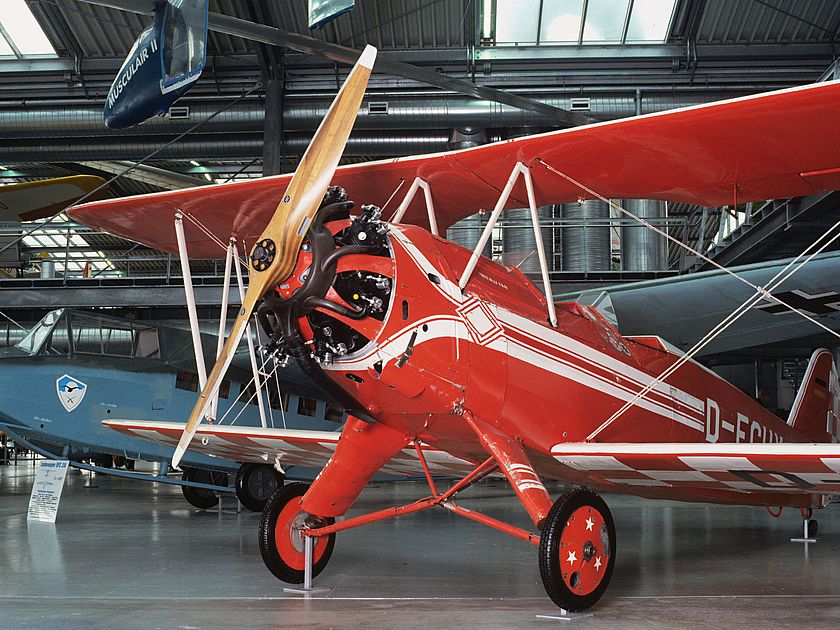Militärflugzeug Focke-Wulf Fw 44 J Stieglitz in der Flugwerft Schleißheim.