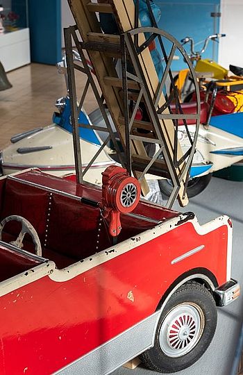 Feuerwehrauto eines Kinderkarussels.