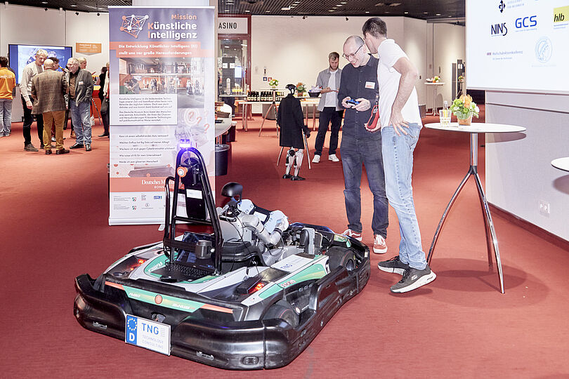 Roboter beim Empfang 30 Jahre Deutsches Museum Bonn