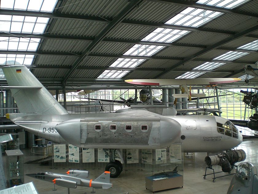 Senkrechtstarter Dornier Do 31 in der Flugwerft Schleißheim.