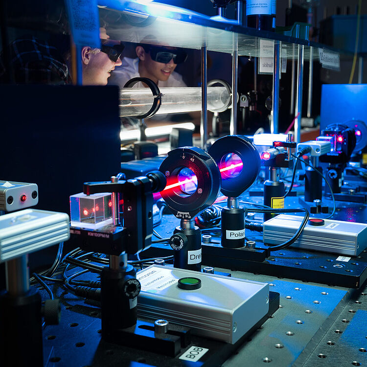 Schülerlabor zu Laser, Licht und Quanten.