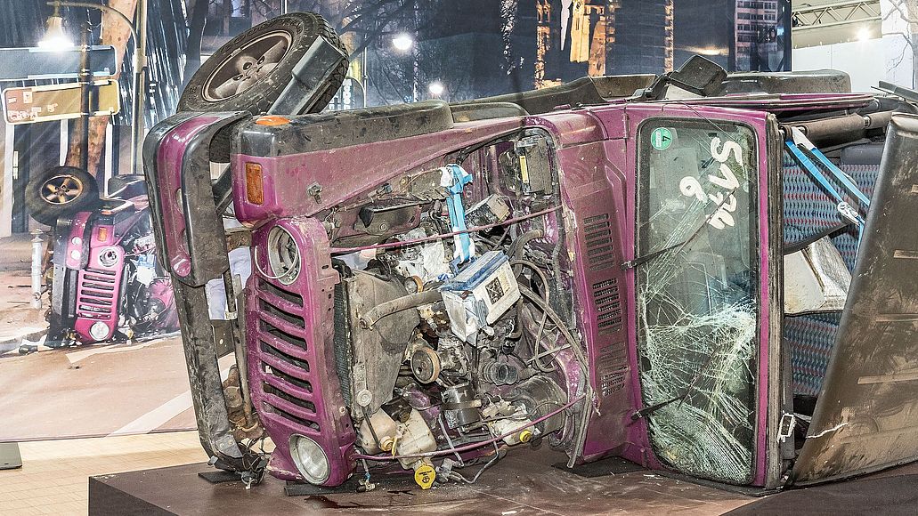 zur Sonderausstellung „Wahnsinn – Illegale Autorennen“.