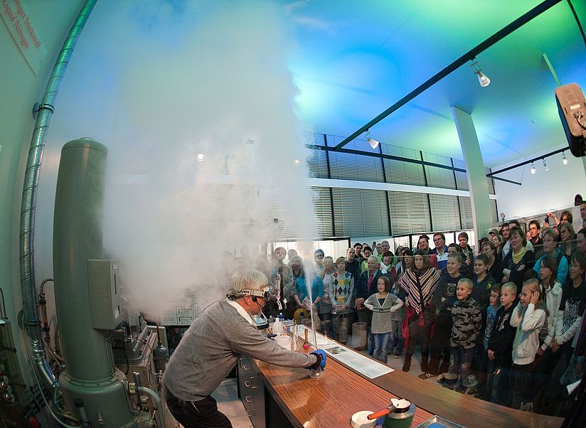 Nitrogen demonstration in the Physics exhibition