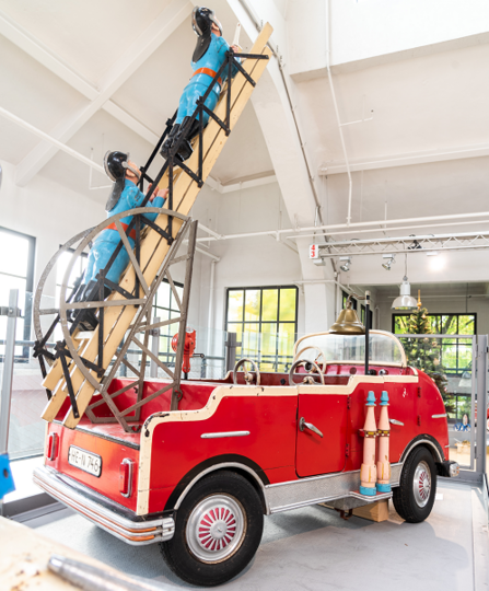 Feuerwehrauto eines Kinderkarussels in der Sonderausstellung Mobile Kinderwelten.