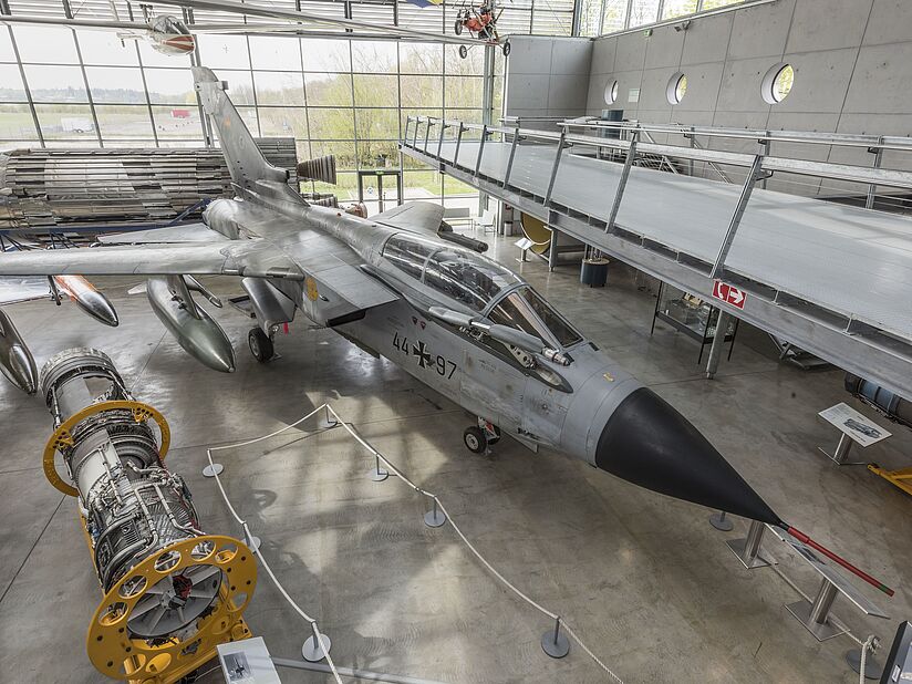 Militärflugzeug Tornado inder Flugwerft Schleißheim.