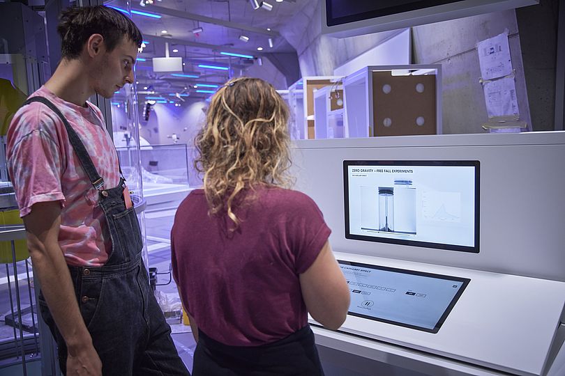 Deutsches Museum Nuernberg Ausstellung Themen Raum und Zeit Station Selbstexperiment mit Personen