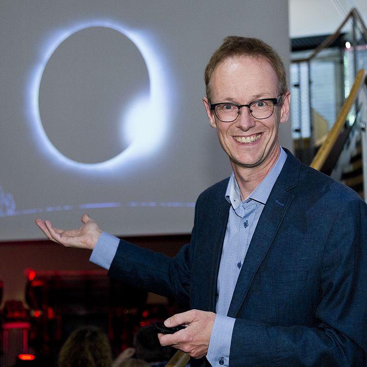 Veranstaltungsreihe SternenHimmel Live mit Paul Hombach im Deutschen Museum Bonn