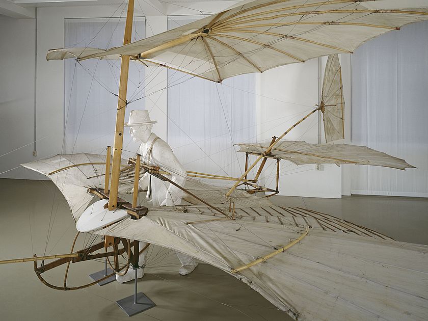 Gleitflugapparat Wolfmüller in der Flugwerft Schleißheim.