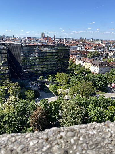 Von der Plattform aus Blick auf das Europäische Patentamt und die Münchner Innenstadt.