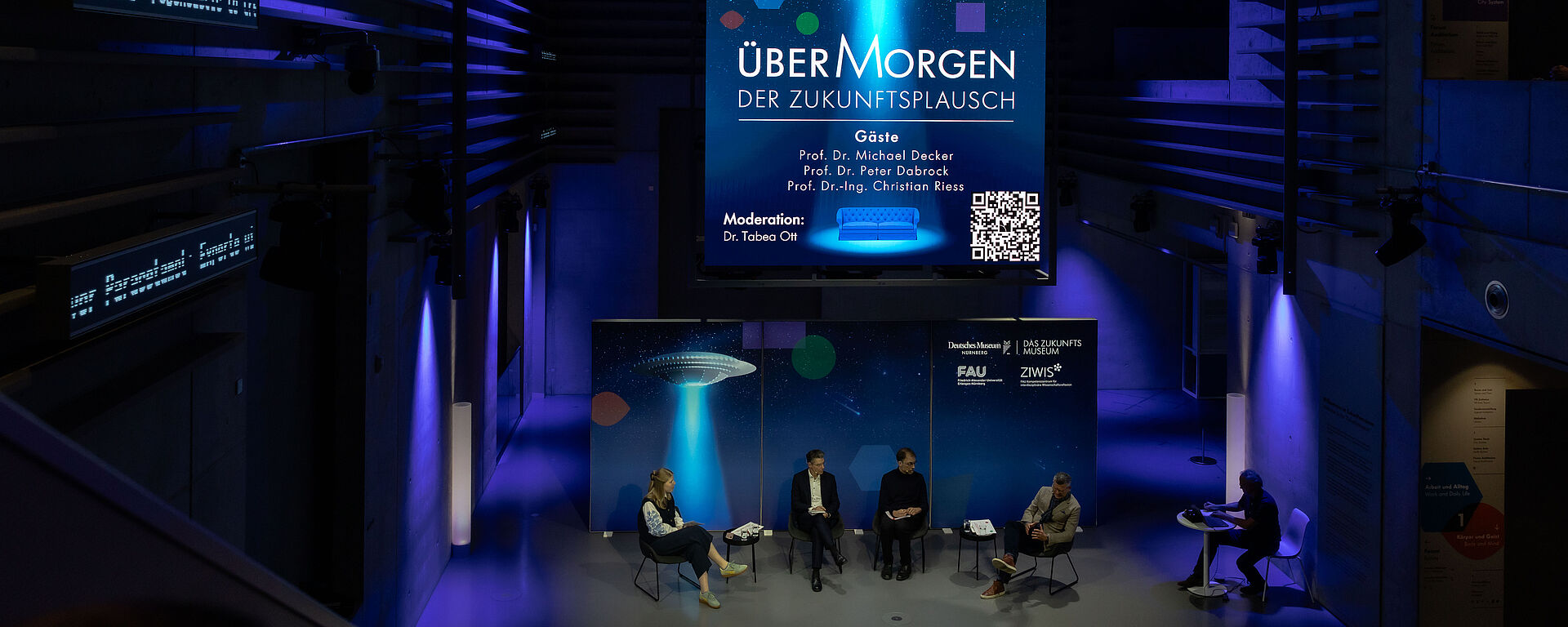 Gäste im Forum beim Liveformat überMorgen - der Zukunftsplausch im Deutschen Museum Nürnberg - das Zukunftsmuseum