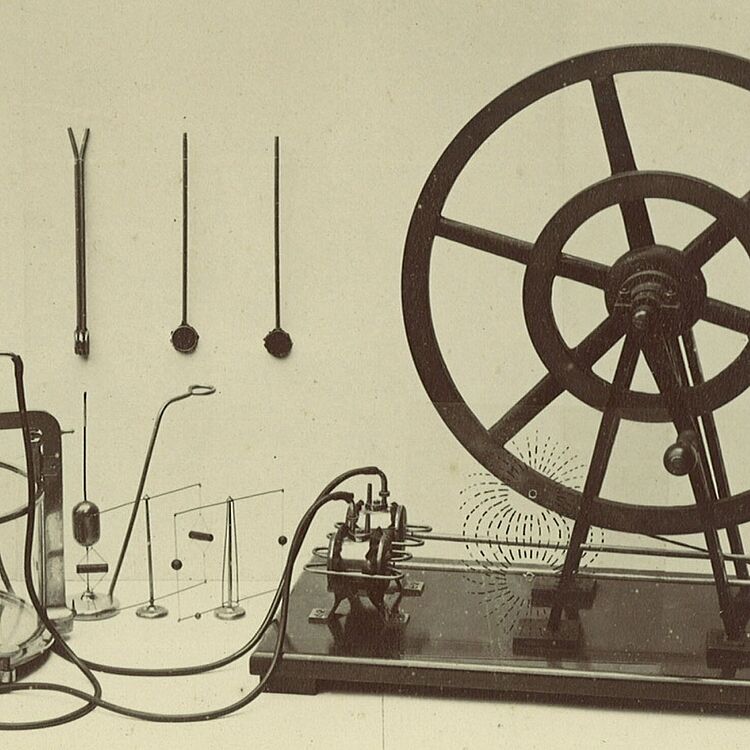 Bjerknes' apparatus to demonstrate the hydromechanical analogies of electricity and magnetism 