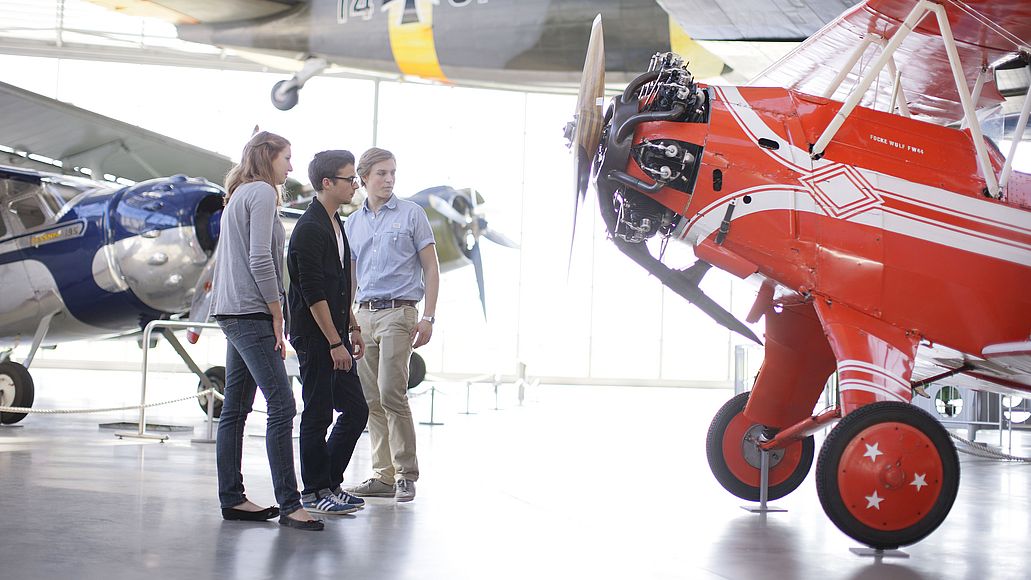 Besucher in der Flugwerft Schleißheim, Deutsches Museum