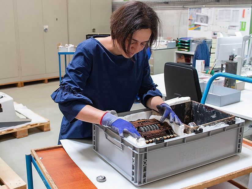 Carola Dahlke und das Schlüsselgerät 41.