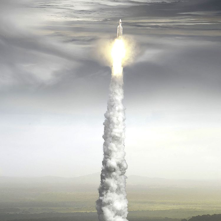 Auf dem Foto ist eine startende Rakete zu sehen.