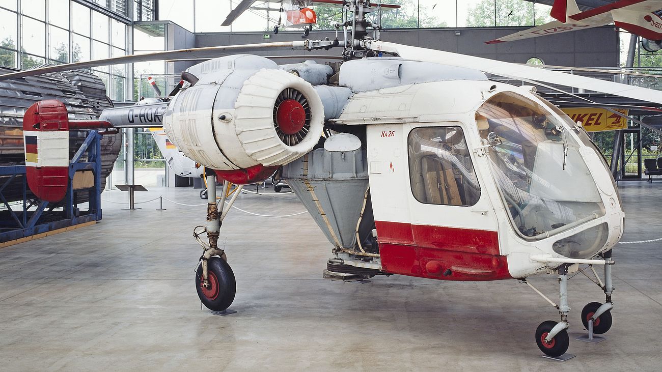 Mehrzweckhubschrauber Kamow Ka-26 in der Flugwerft Schleißheim.