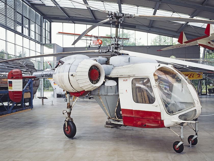 Mehrzweckhubschrauber Kamow Ka-26 in der Flugwerft Schleißheim.