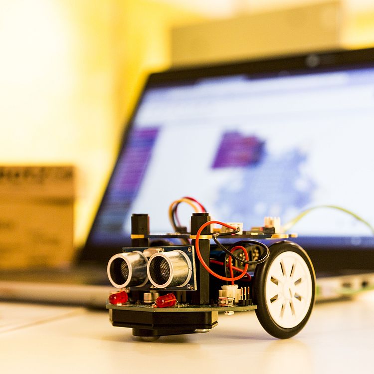 Workshop mit Calli:bot zum Coding im Deutschen Museum Bonn.