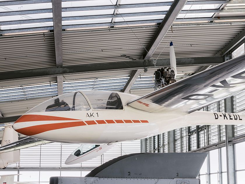 Motorsegler AK-1 in der Flugwerft Schleißheim.