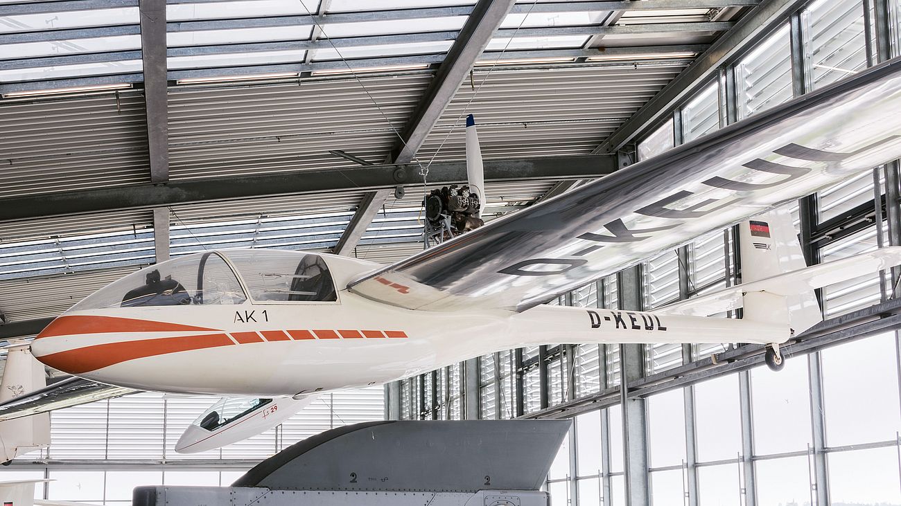 Motorsegler AK-1 in der Flugwerft Schleißheim.