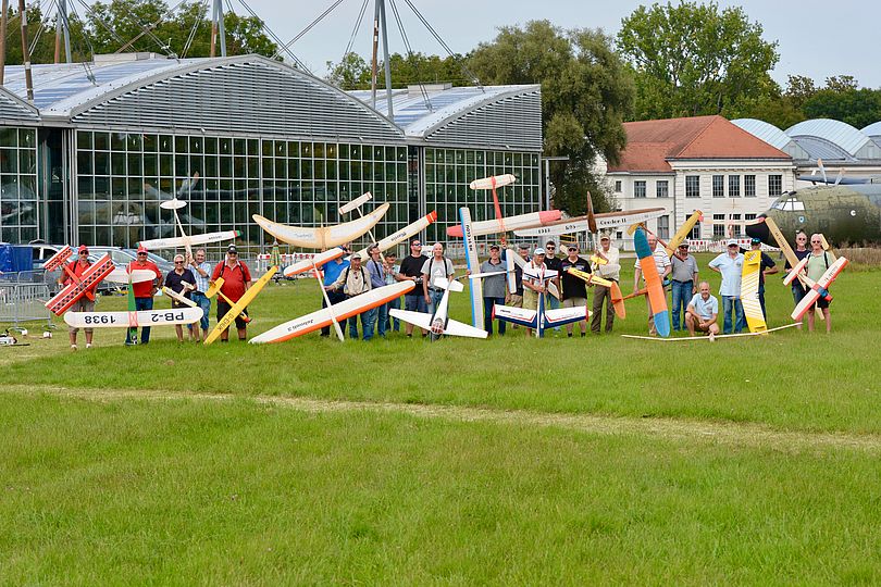 Modellfliegen der Antikmodellflugfreunde e.V. mit historischen Modellflugzeugen