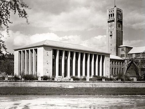 Die Kraftfahrzeughalle 1937, der erste Anbau an das Ausstellungsgebäude.