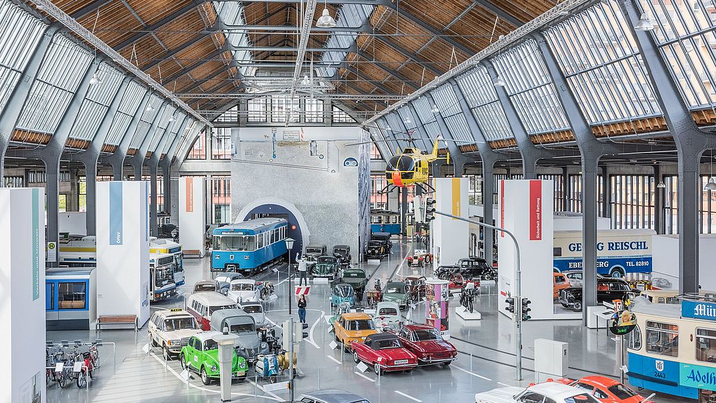 Straßeninszenierung in Halle I.