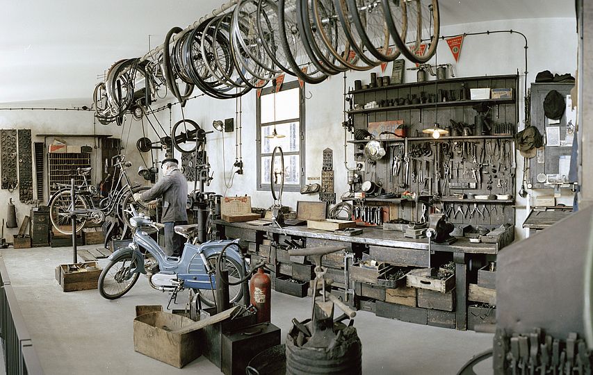 Scherer two-wheeler workshop.