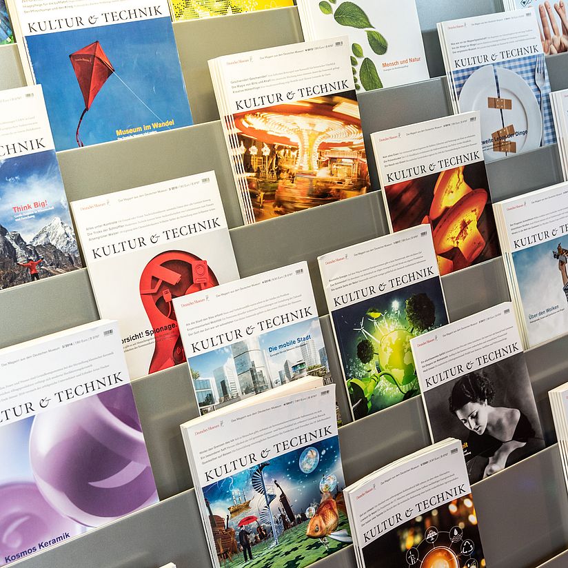 Verschiedene Ausgaben des Museumsmagazins Kultur & Technik.