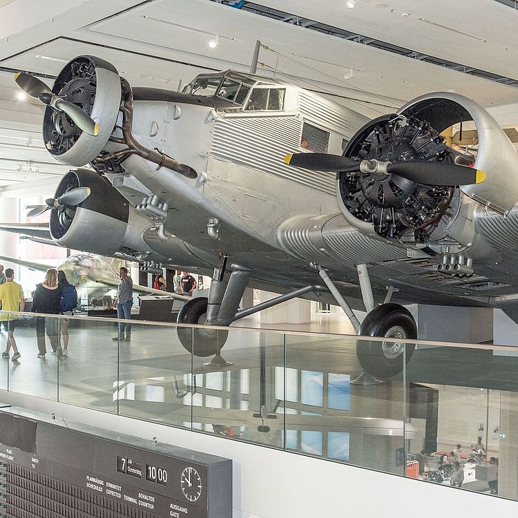 Flugzeug Ju 52 in der Ausstellungshalle Historische Luftfahrt.