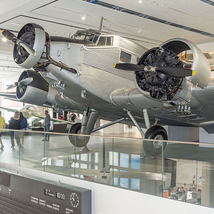 Flugzeug Ju 52 in der Ausstellungshalle Historische Luftfahrt.