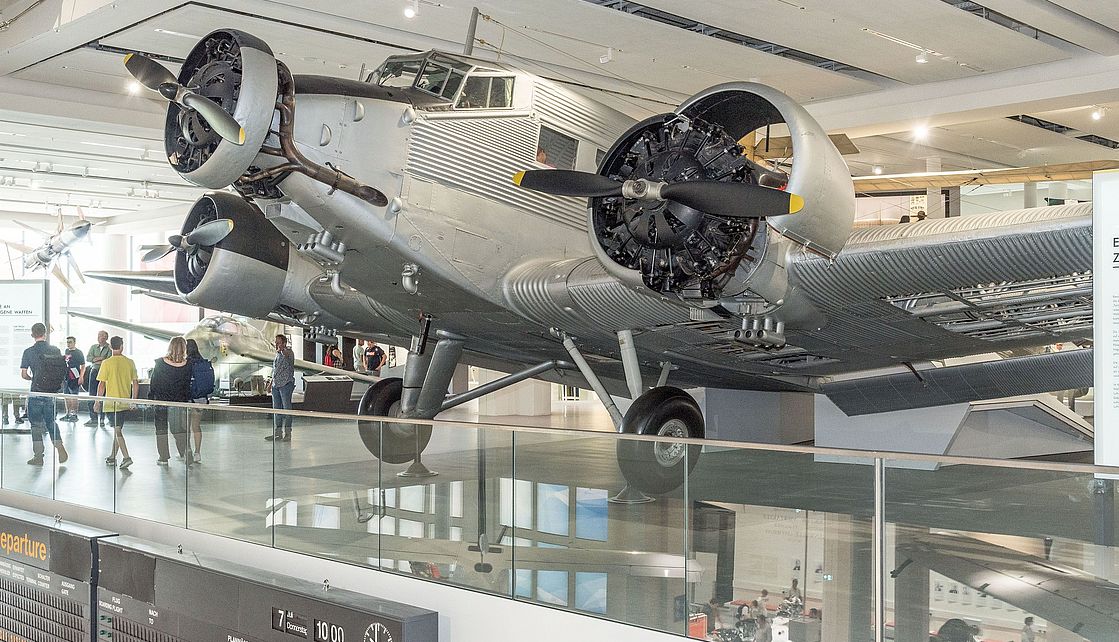 Flugzeug Ju 52 in der Ausstellungshalle Historische Luftfahrt.