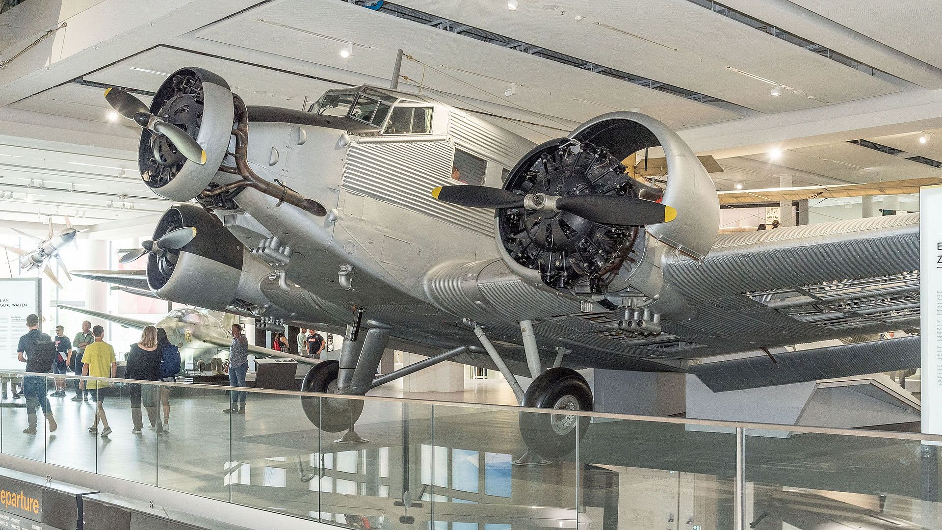 Flugzeug „Tante Ju“ Flugzeug Ju 52 in der Ausstellungshalle Historische Luftfahrt.