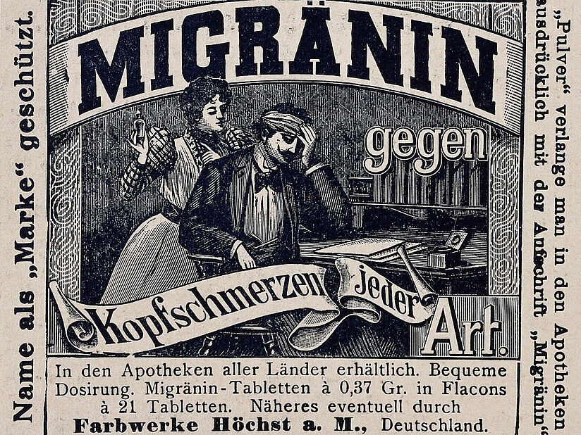 Zeitungswerbung. Zeichnung zeigt Mann mit Kopfschmerzen vor Schreibtisch, Frau hinter ihm stehend hält Fläschchen in der Hand. Migränin als Überschrift.