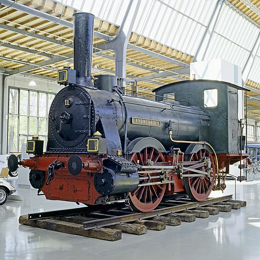 Foto der Lokomotive "Landwührden" in Halle I des Verkehrszentrums 